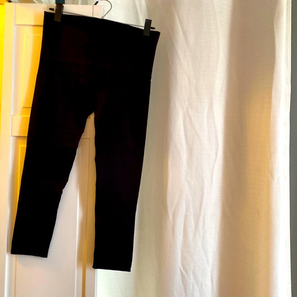 Spanx size L black capri like new